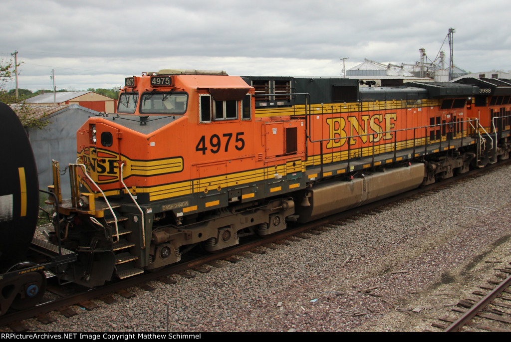 BNSF 4975